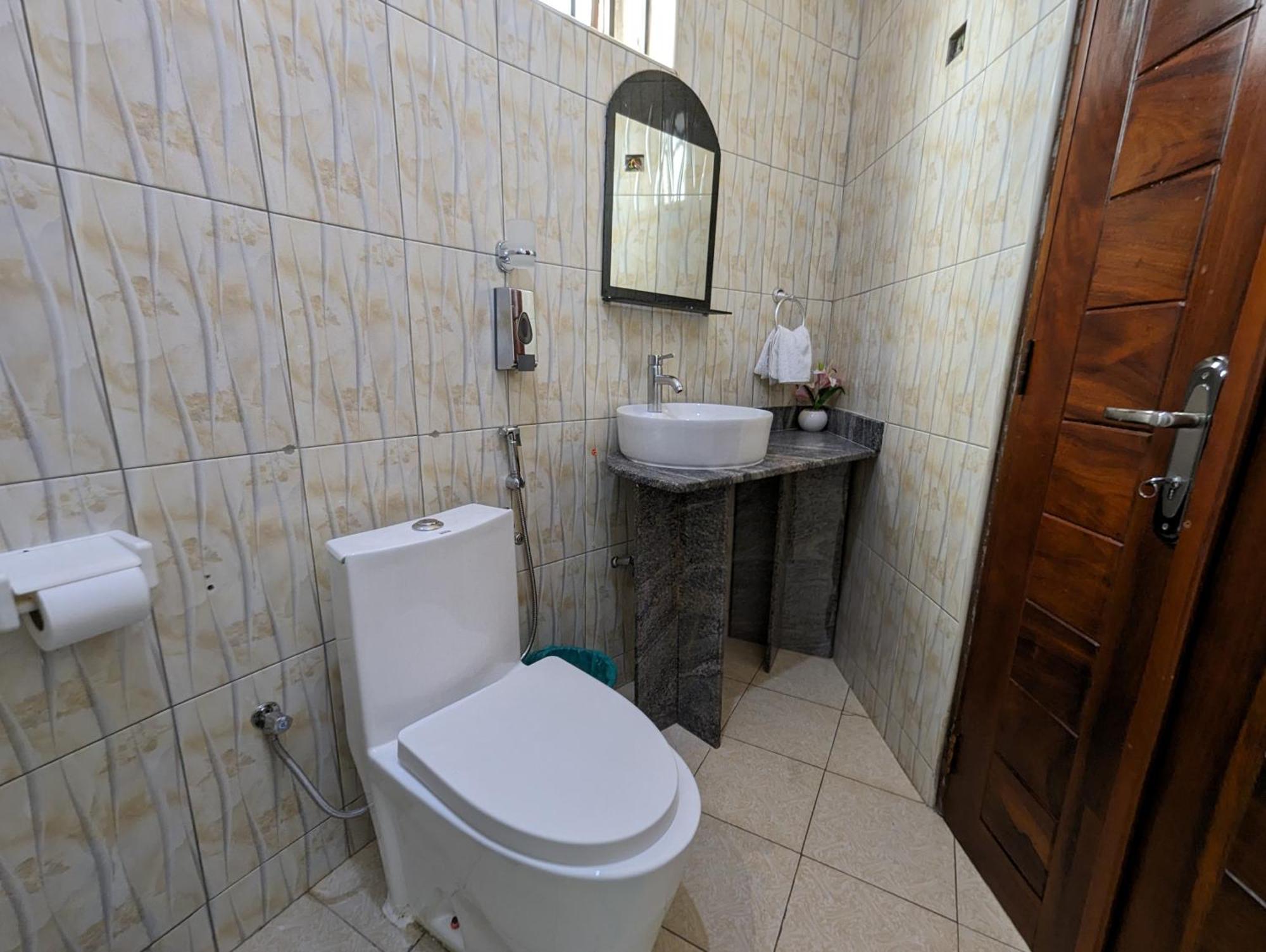 عنتيبي Oslo Gardens Bed & Breakfast المظهر الخارجي الصورة