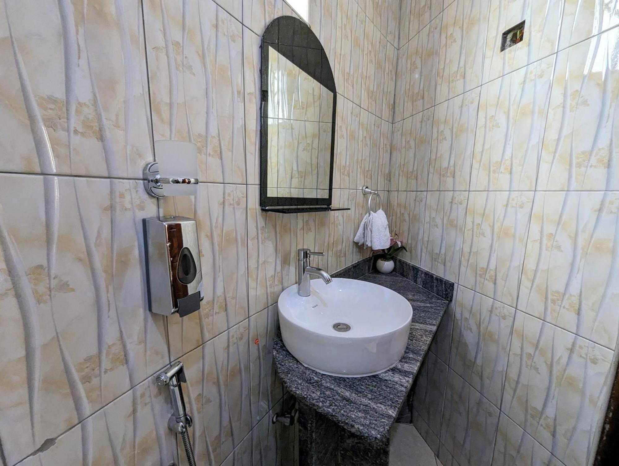 عنتيبي Oslo Gardens Bed & Breakfast المظهر الخارجي الصورة