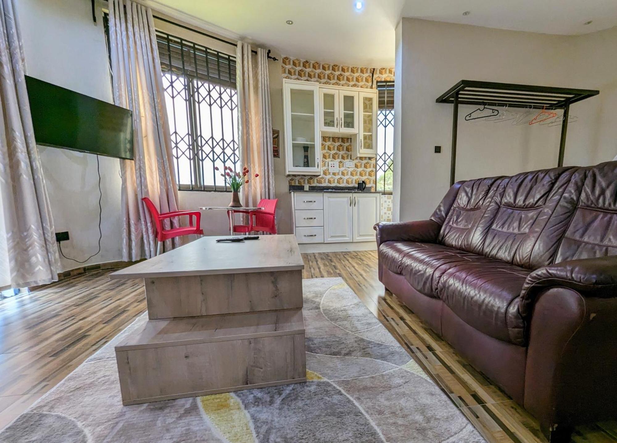 عنتيبي Oslo Gardens Bed & Breakfast المظهر الخارجي الصورة