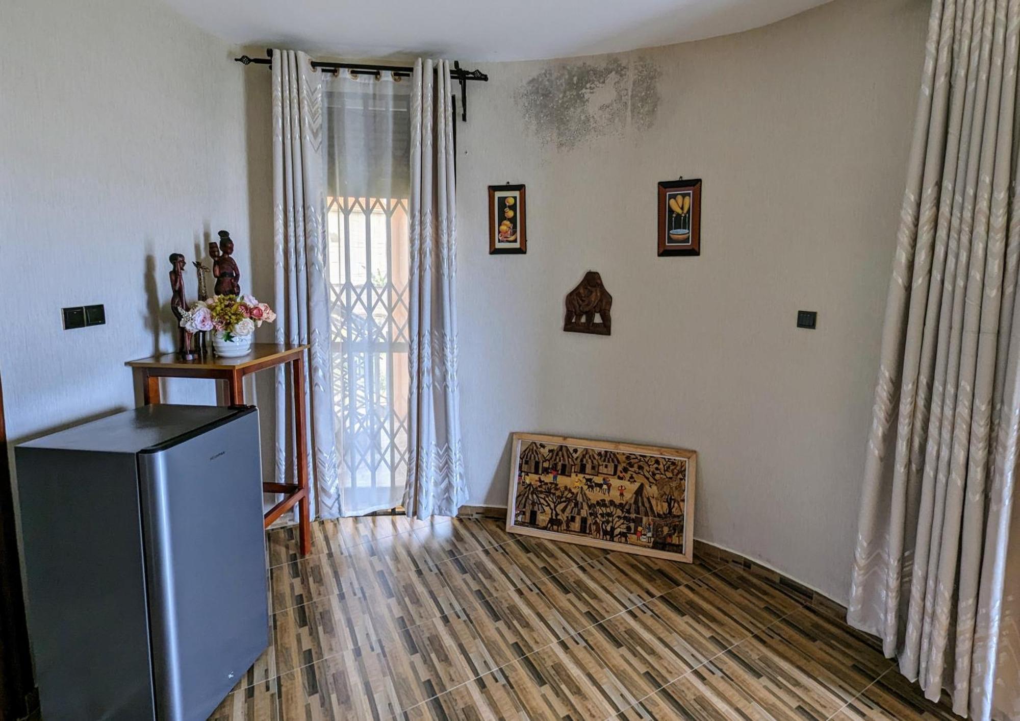 عنتيبي Oslo Gardens Bed & Breakfast المظهر الخارجي الصورة