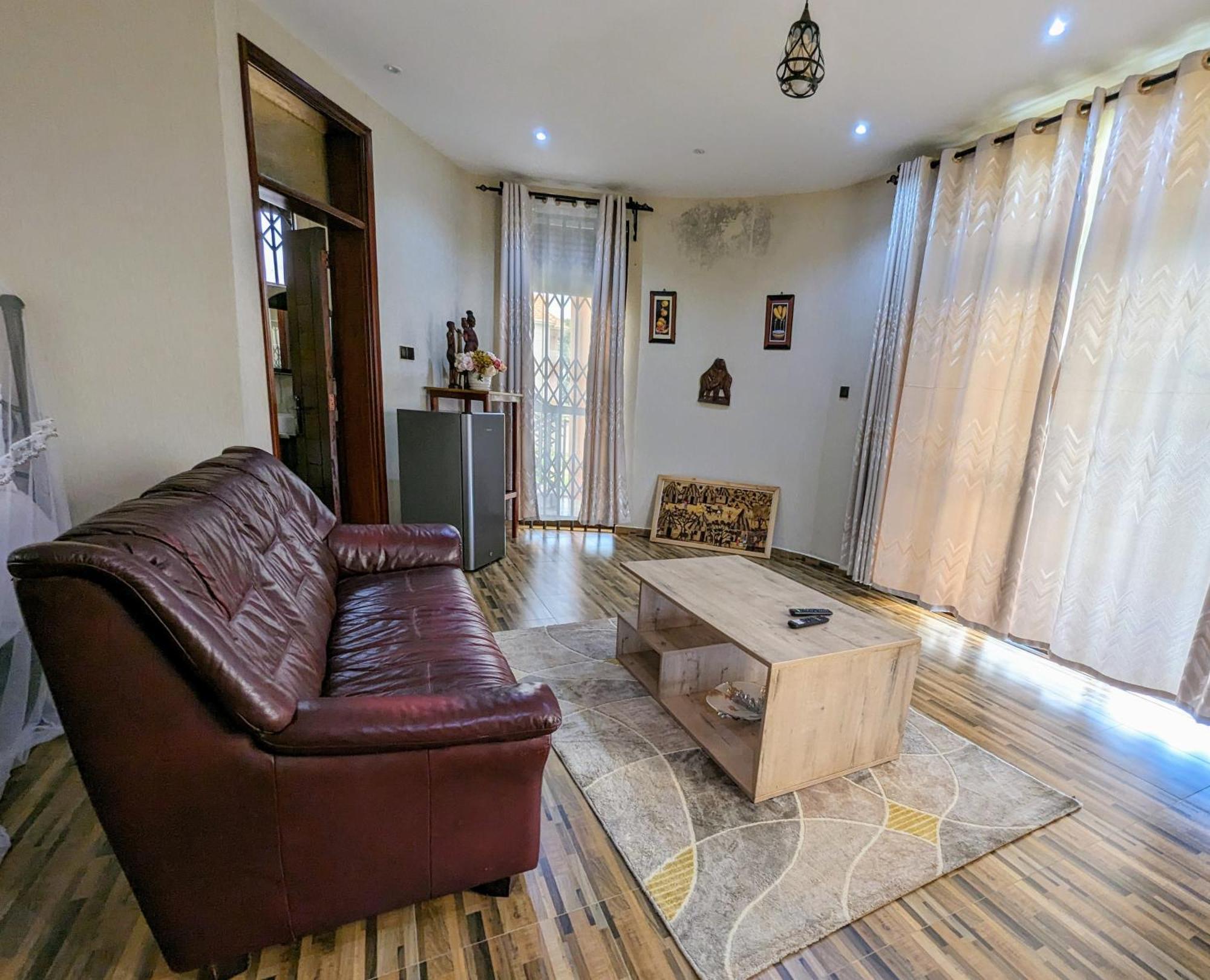 عنتيبي Oslo Gardens Bed & Breakfast المظهر الخارجي الصورة