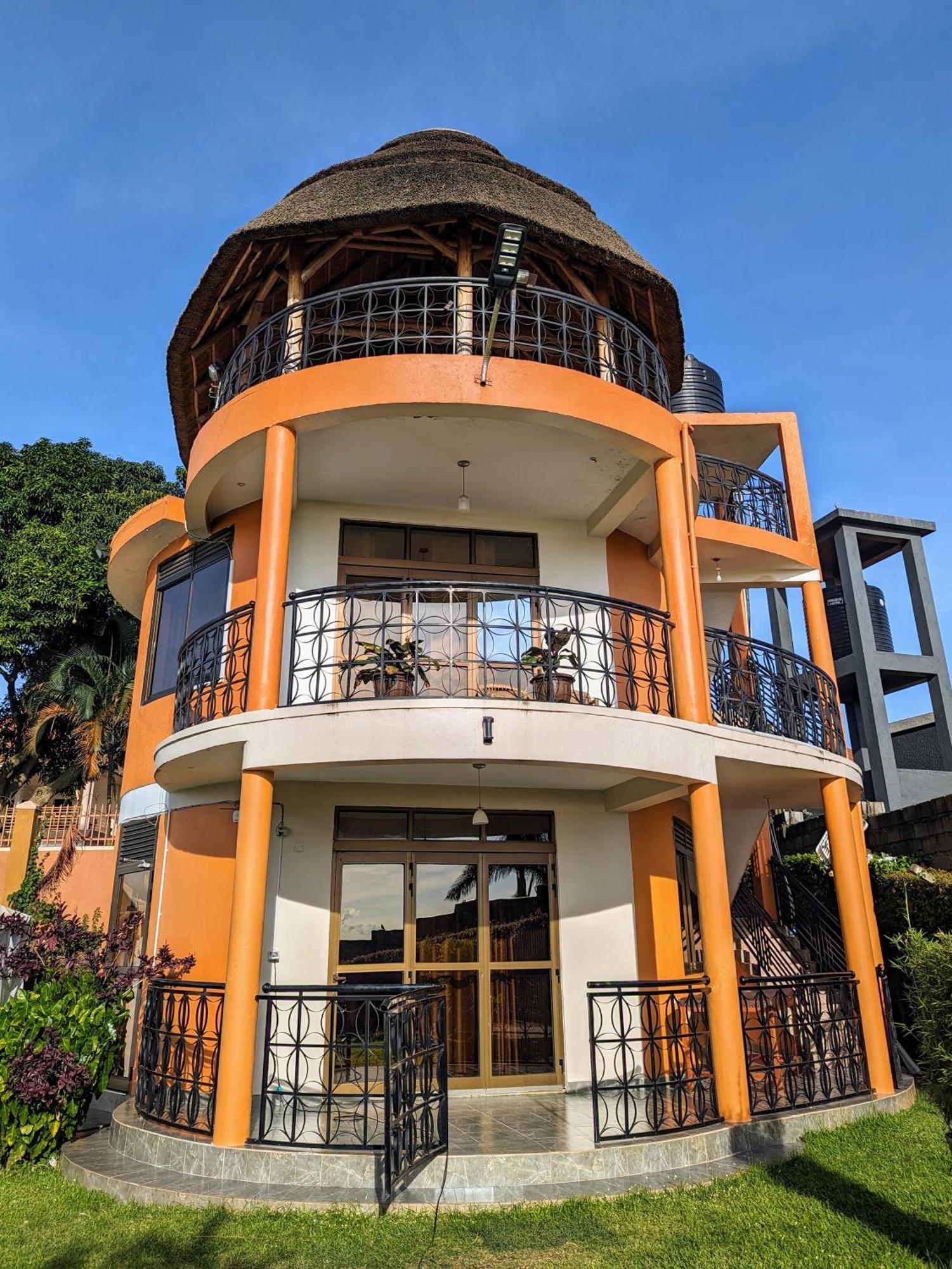 عنتيبي Oslo Gardens Bed & Breakfast المظهر الخارجي الصورة