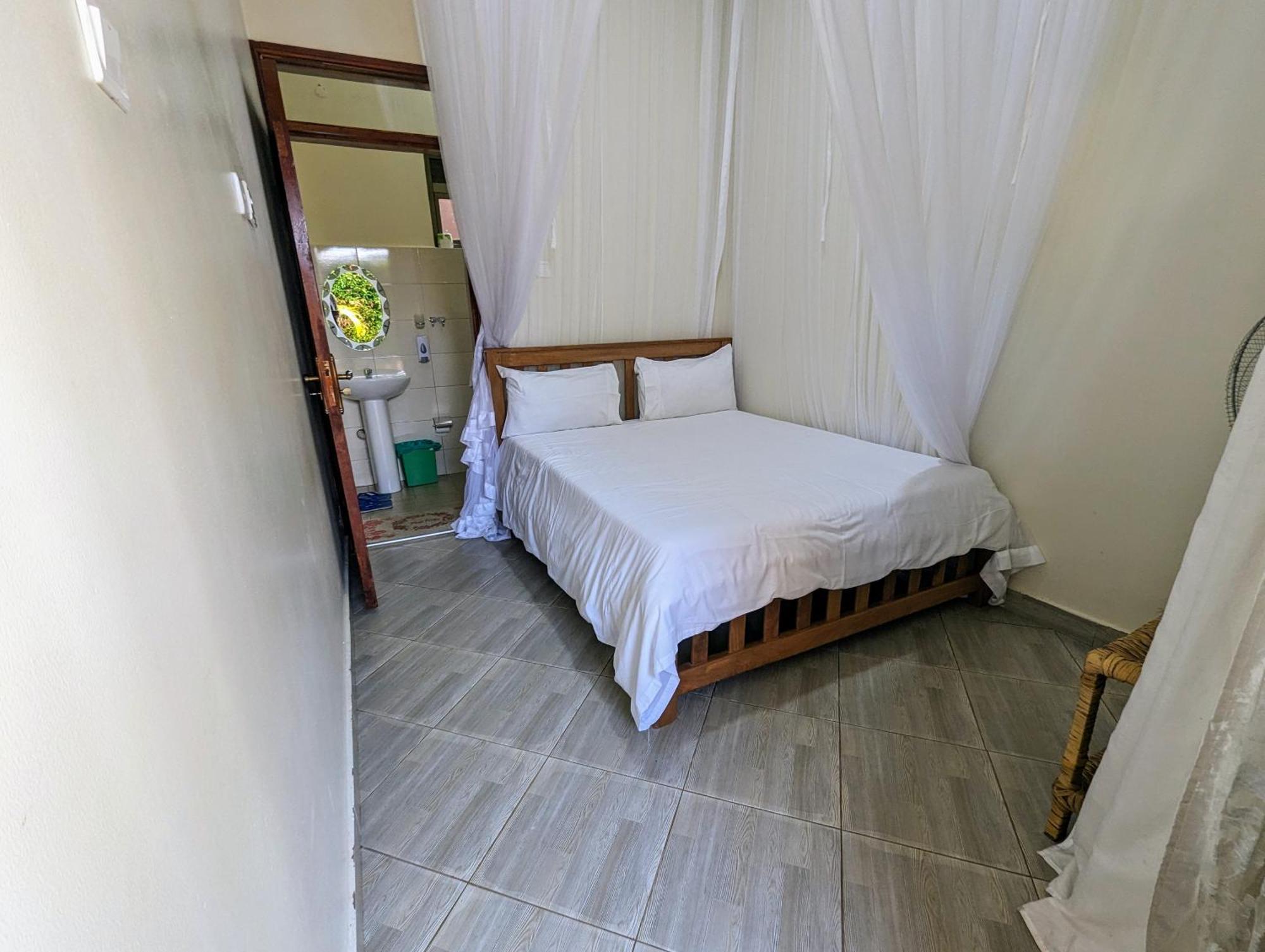 عنتيبي Oslo Gardens Bed & Breakfast المظهر الخارجي الصورة