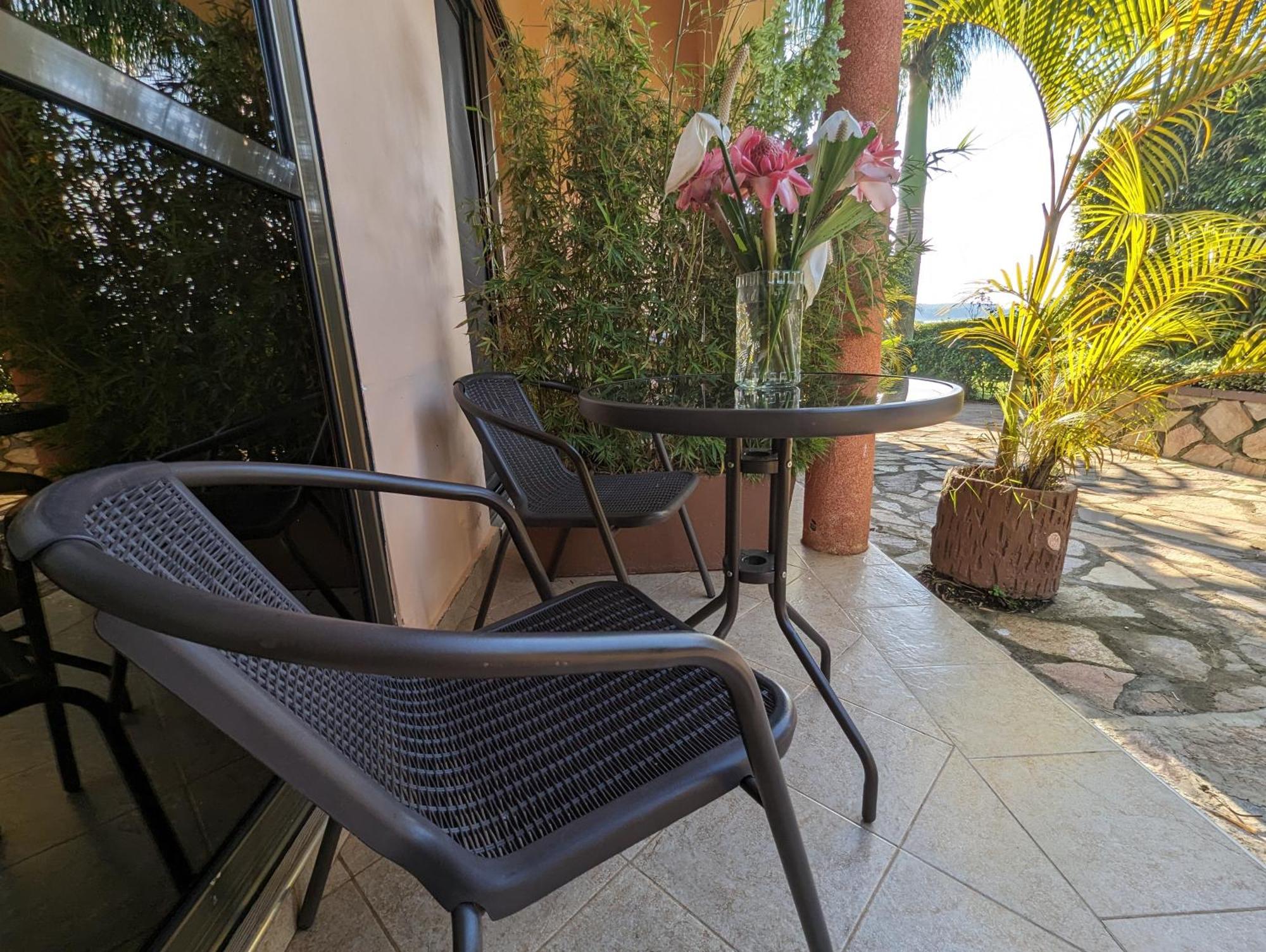 عنتيبي Oslo Gardens Bed & Breakfast المظهر الخارجي الصورة