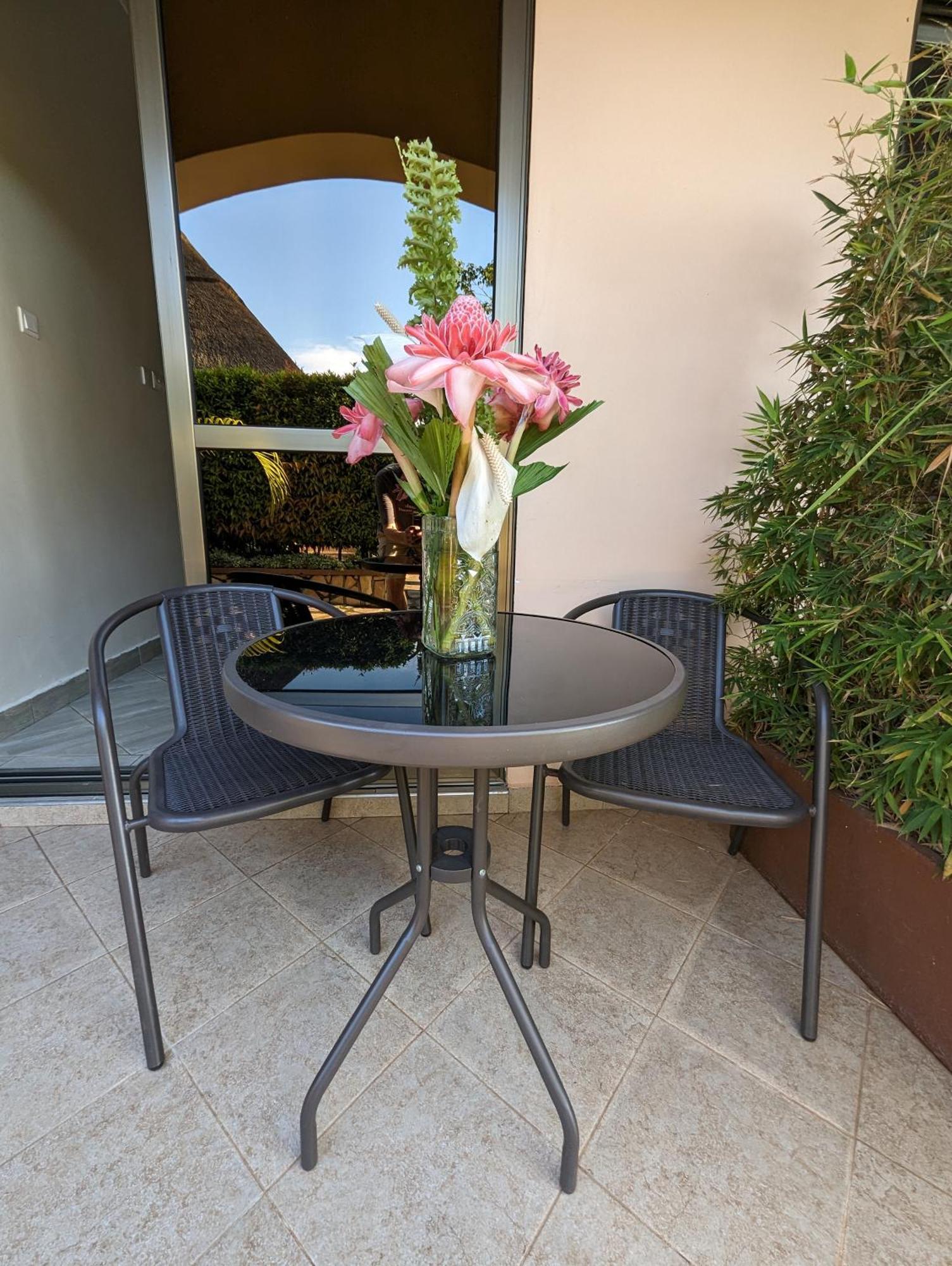 عنتيبي Oslo Gardens Bed & Breakfast المظهر الخارجي الصورة
